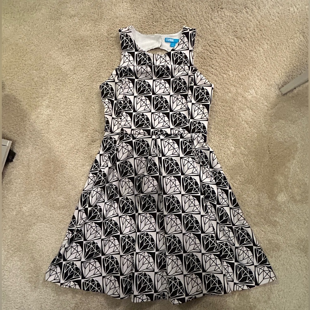 L’amour brand black and white diamond dress size small